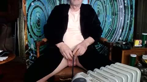 Snapshot of fellatioauto chatting on 01/22/25, 11:32 hungnsexy online show from 01/22/25, 11:32