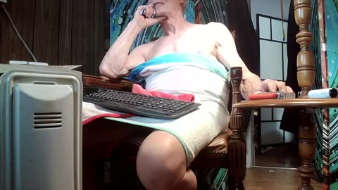 Snapshot of fellatioauto chatting on 02/05/25, 11:06 hungnsexy online show from 02/05/25, 11:06