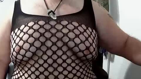 Snapshot of fellowshipmyass chatting on 11/17/25, 04:57 fellowshipmyass online show from 11/17/25, 04:57