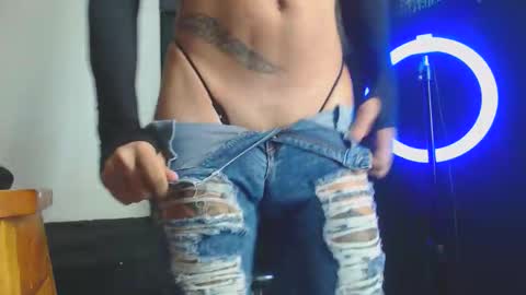 Snapshot of fem666skynny chatting on 10/27/25, 03:05 fem666skynny online show from 10/27/25, 03:05