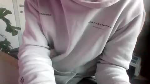 Snapshot of fem_alice_louis_dom chatting on 12/04/25, 07:50 fem_alice_louis_dom online show from 12/04/25, 07:50