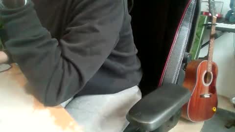 Snapshot of fem_alice_louis_dom chatting on 12/16/25, 12:32 fem_alice_louis_dom online show from 12/16/25, 12:32