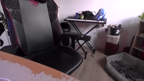 Snapshot of fem_alice_louis_dom chatting on 04/01/26, 06:16 fem_alice_louis_dom online show from 04/01/26, 06:16