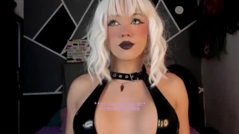 fem_boy6 online show from 11/26/25, 06:47