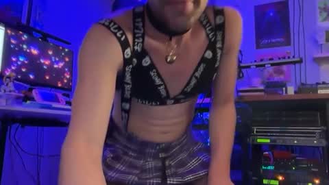 femboyfangs online show from 10/31/25, 03:07