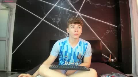 Femboy Max online show from 11/27/25, 11:56