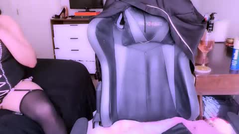 Snapshot of femgirl99 chatting on 10/27/25, 08:57 this is justice tricia a bigelow. she was fucking my husband tom girardi online show from 10/27/25, 08:57