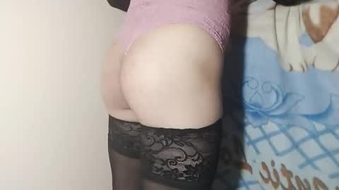 Snapshot of femlind chatting on 11/17/25, 05:02 femlind online show from 11/17/25, 05:02