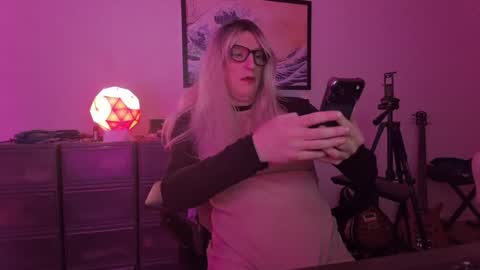 Snapshot of femme_mystique chatting on 11/26/25, 09:21 femme_mystique online show from 11/26/25, 09:21