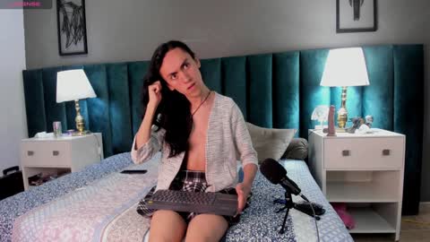 Snapshot of fenix_karoll chatting on 12/09/24, 01:29 Karol online show from 12/09/24, 01:29