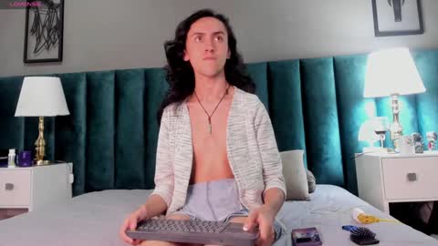 Snapshot of fenix_karoll chatting on 12/16/24, 03:19 Karol online show from 12/16/24, 03:19