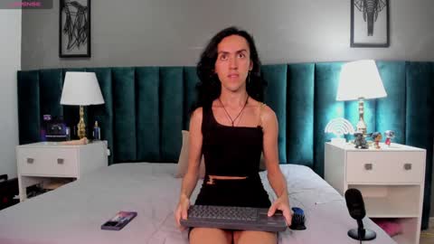 Snapshot of fenix_karoll chatting on 01/03/25, 07:07 Karol online show from 01/03/25, 07:07