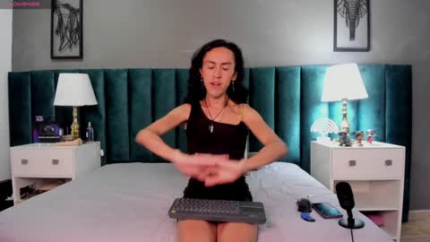 Snapshot of fenix_karoll chatting on 01/04/25, 12:05 Karol online show from 01/04/25, 12:05