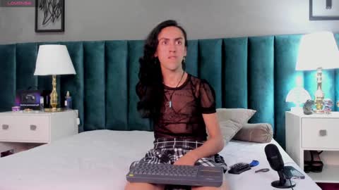 Snapshot of fenix_karoll chatting on 01/07/25, 02:42 Karol online show from 01/07/25, 02:42