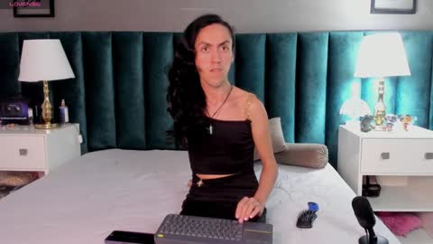 Snapshot of fenix_karoll chatting on 01/08/25, 07:03 Karol online show from 01/08/25, 07:03