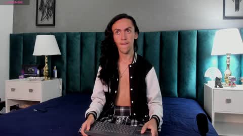 Snapshot of fenix_karoll chatting on 01/09/25, 08:13 Karol online show from 01/09/25, 08:13