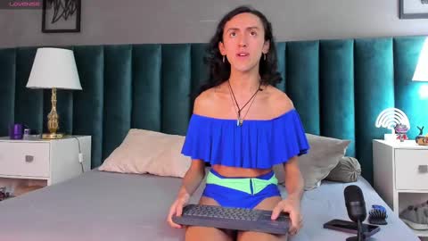 Snapshot of fenix_karoll chatting on 02/14/25, 02:33 Karol online show from 02/14/25, 02:33