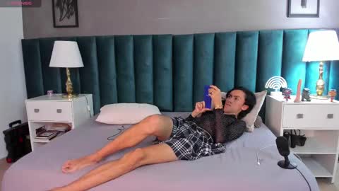 Snapshot of fenix_karoll chatting on 03/07/25, 11:18 Karol online show from 03/07/25, 11:18