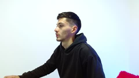 Snapshot of fenixtream chatting on 12/11/24, 01:39 FeniXtream online show from 12/11/24, 01:39