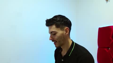 Snapshot of fenixtream chatting on 12/17/24, 12:33 FeniXtream online show from 12/17/24, 12:33