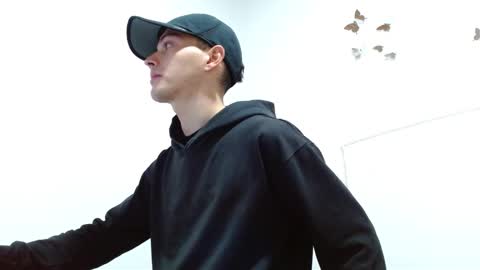 Snapshot of fenixtream chatting on 12/21/24, 12:06 FeniXtream online show from 12/21/24, 12:06