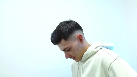 Snapshot of fenixtream chatting on 12/23/24, 06:16 FeniXtream online show from 12/23/24, 06:16