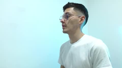 Snapshot of fenixtream chatting on 12/26/24, 07:05 FeniXtream online show from 12/26/24, 07:05