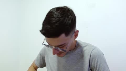 Snapshot of fenixtream chatting on 12/28/24, 05:25 FeniXtream online show from 12/28/24, 05:25