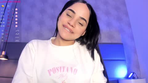 Snapshot of fer_luu chatting on 12/17/24, 03:06  Fernanda Luna  online show from 12/17/24, 03:06