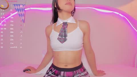 Snapshot of fer_luu chatting on 09/29/25, 08:35  Fernanda Luna  online show from 09/29/25, 08:35