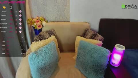 Snapshot of ferallberrys chatting on 10/16/25, 10:27 Milana online show from 10/16/25, 10:27