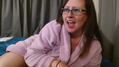 Snapshot of fern_verdant chatting on 12/14/25, 03:01 Call me Fern online show from 12/14/25, 03:01