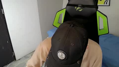 Snapshot of fernan_flow chatting on 12/01/25, 03:11 FERNANDO online show from 12/01/25, 03:11