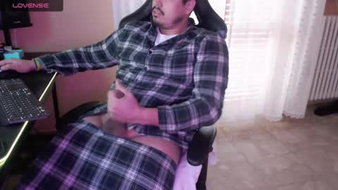 Snapshot of fernan_reds chatting on 02/18/25, 09:43 Fernan online show from 02/18/25, 09:43