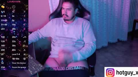 Snapshot of fernan_reds chatting on 11/11/25, 09:48 Fernan online show from 11/11/25, 09:48