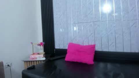 Snapshot of fernandaclar chatting on 10/10/25, 02:05 Fernandaclar online show from 10/10/25, 02:05