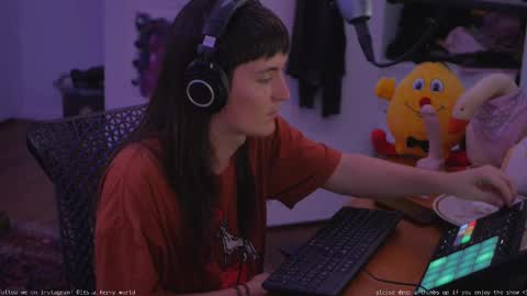 Snapshot of fernydew chatting on 02/13/25, 02:20 Fern next stream 430pm Monday PST online show from 02/13/25, 02:20