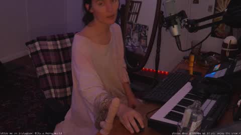 Snapshot of fernydew chatting on 02/18/25, 11:55 Fern next stream 430pm Monday PST online show from 02/18/25, 11:55