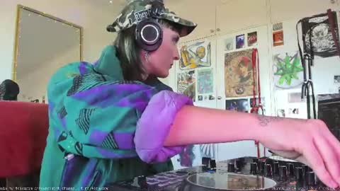 Snapshot of fernydew chatting on 07/13/26, 02:47 Fern next stream 430pm Monday PST online show from 07/13/26, 02:47