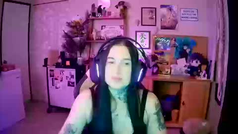 Snapshot of ferocityflame chatting on 10/15/25, 02:01 ferocityflame online show from 10/15/25, 02:01