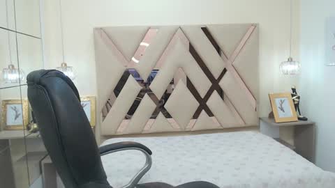 FER PHOENIX online show from 02/18/25, 03:42