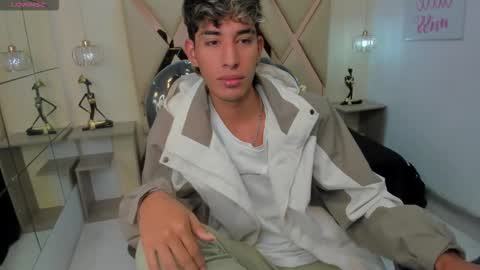 FER PHOENIX online show from 10/15/25, 04:01