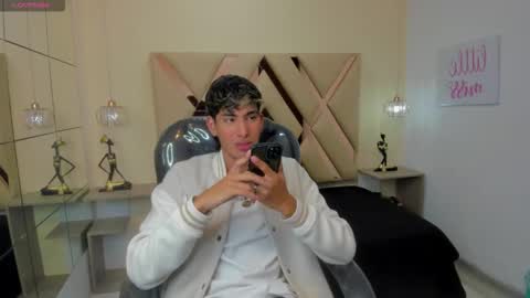 Snapshot of ferphoenix_ chatting on 10/17/25, 03:20 FER PHOENIX online show from 10/17/25, 03:20