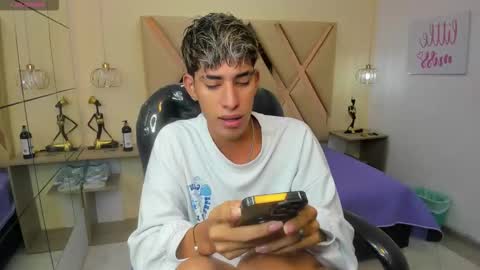 Snapshot of ferphoenix_ chatting on 11/07/25, 03:17 FER PHOENIX online show from 11/07/25, 03:17