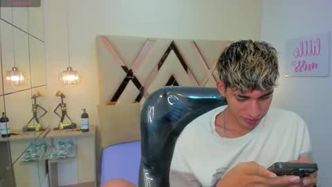 FER PHOENIX online show from 11/12/25, 03:40