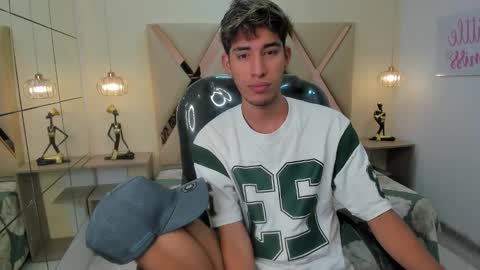 Snapshot of ferphoenix_ chatting on 12/15/25, 03:44 FER PHOENIX online show from 12/15/25, 03:44