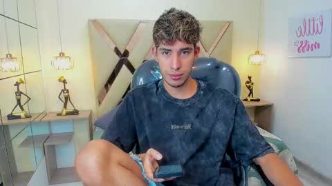 Snapshot of ferphoenix_ chatting on 12/16/25, 03:33 FER PHOENIX online show from 12/16/25, 03:33