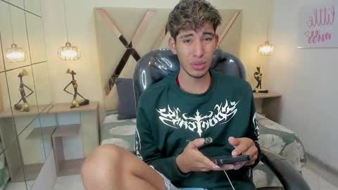 Snapshot of ferphoenix_ chatting on 12/17/25, 03:23 FER PHOENIX online show from 12/17/25, 03:23