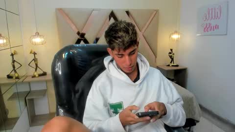 Snapshot of ferphoenix_ chatting on 12/22/25, 03:36 FER PHOENIX online show from 12/22/25, 03:36