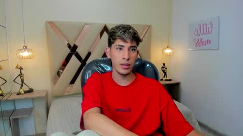 Snapshot of ferphoenix_ chatting on 12/23/25, 04:32 FER PHOENIX online show from 12/23/25, 04:32